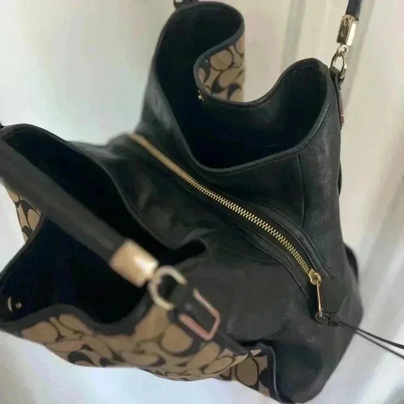 Coach Madison Large Shoulder Bag - C1481-32721 - Printed Signature Fabric - Picture 15 of 16